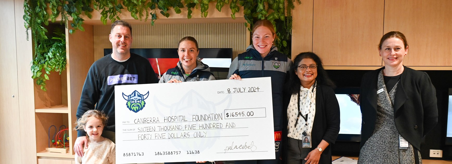Palmerbet donate more than $16,000 to Canberra Hospital Foundation