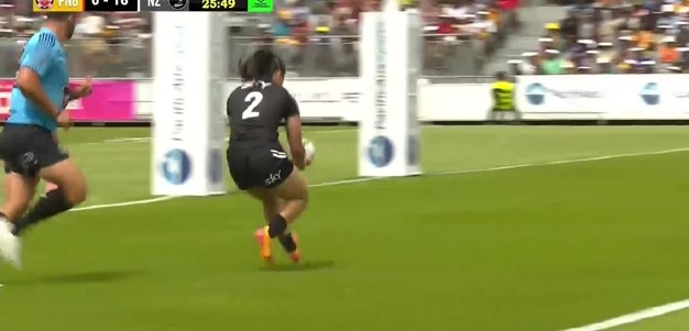 Mackenzie Wiki scores in her Kiwis debut