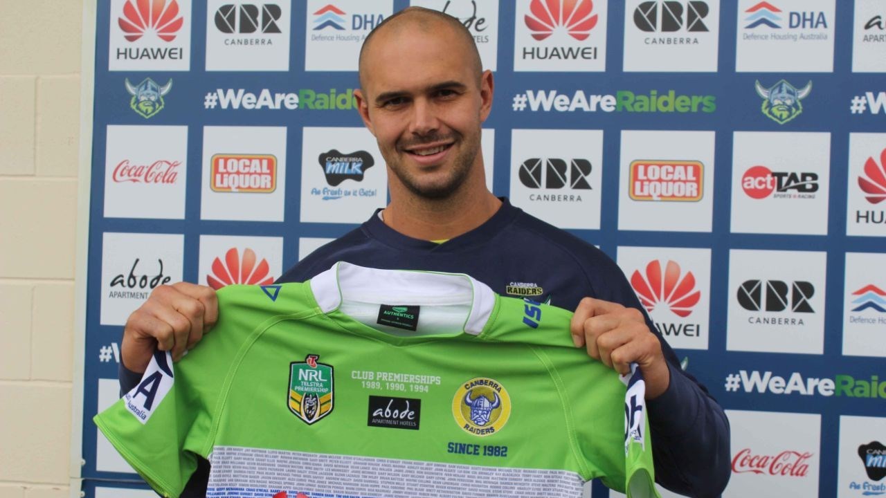 Uživatel Canberra Raiders na Twitteru: „'@DaneTilse @Brettwhite82 joined  original Raider Rowan Brennan to talk about the Legacy Jersey    / Twitter